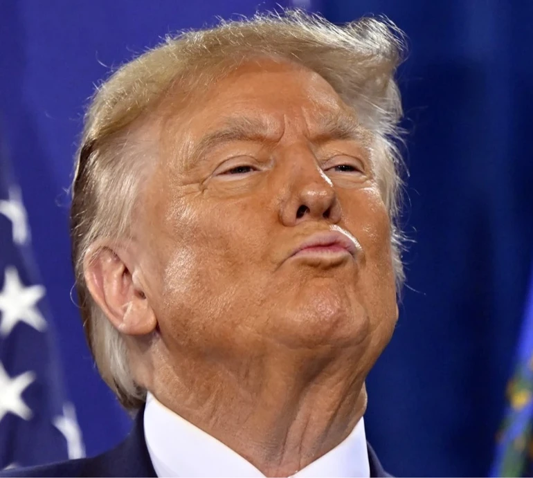 Ван Гог, герой Матриці та порівняння з Януковичем: чорний гумор і меми в мережі після пострілу в Трампа