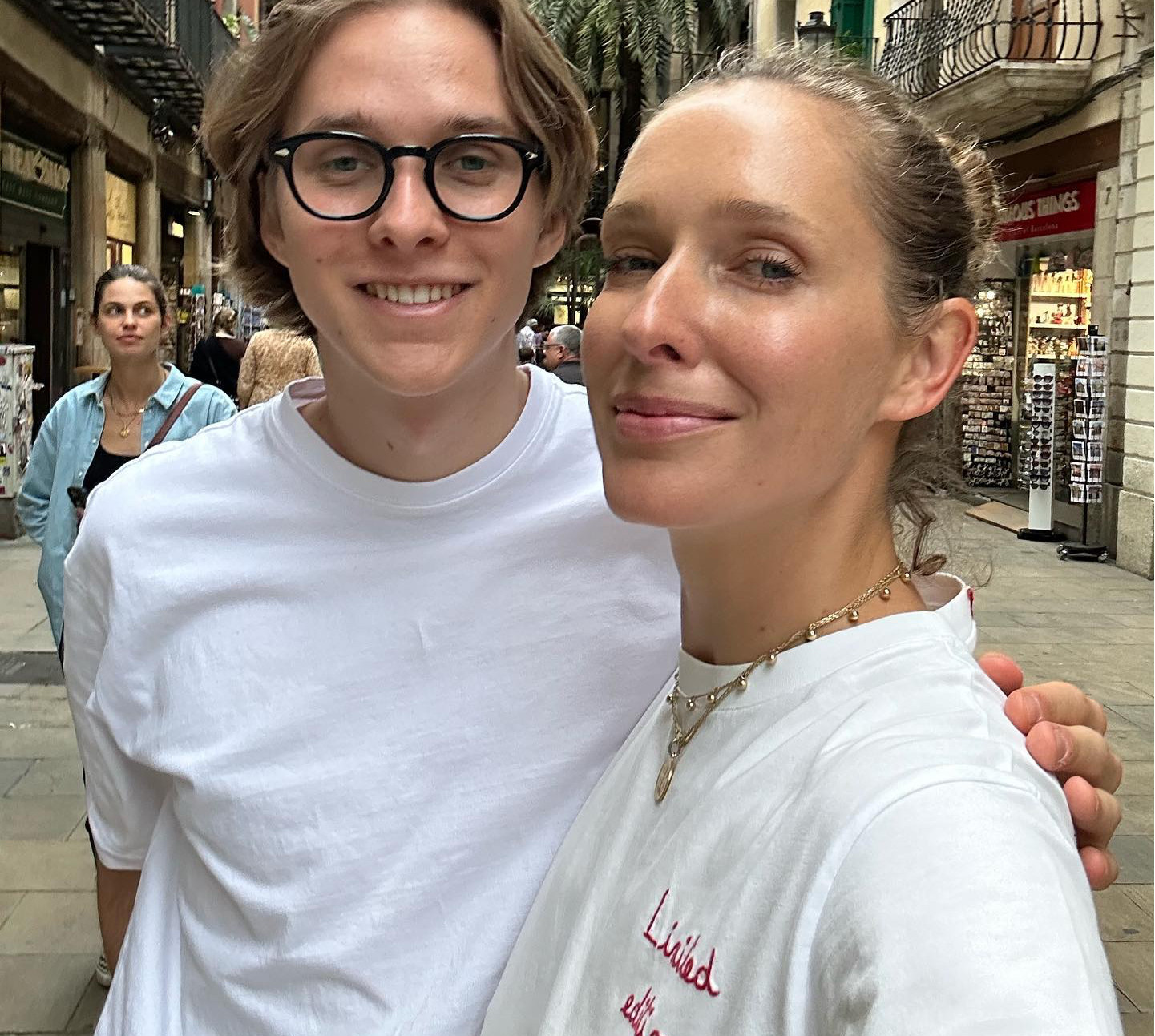 Син, про якого можна мріяти: Осадча з нагоди 21-річчя первістка показала його з меншими братами. ФОТО