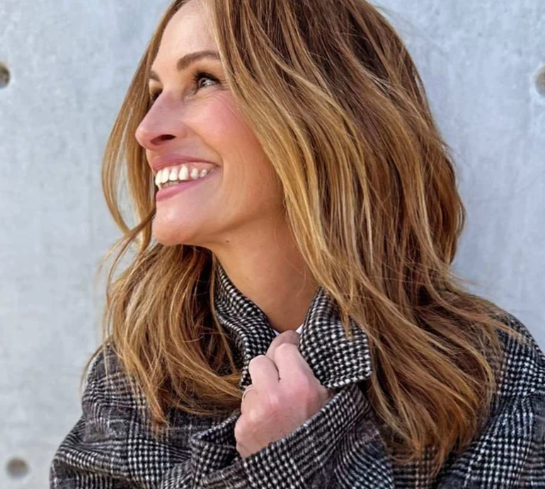 Погляд, у якому любов: Джулія Робертс рідкісним романтичним кадром привітала чоловіка з 55-річчям