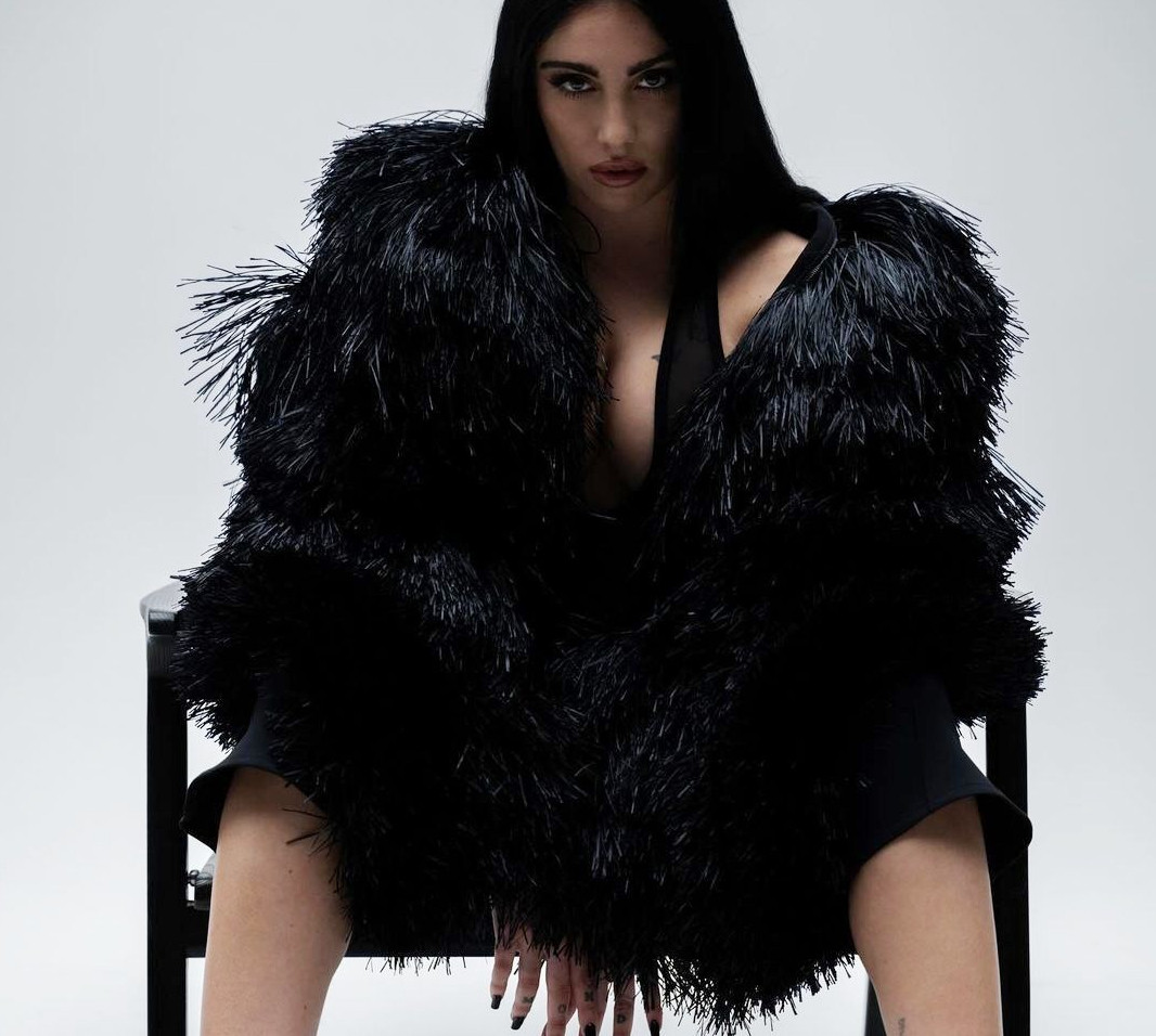 Донька Мадонни в шпагаті та голіциць попозувала для модного бренду