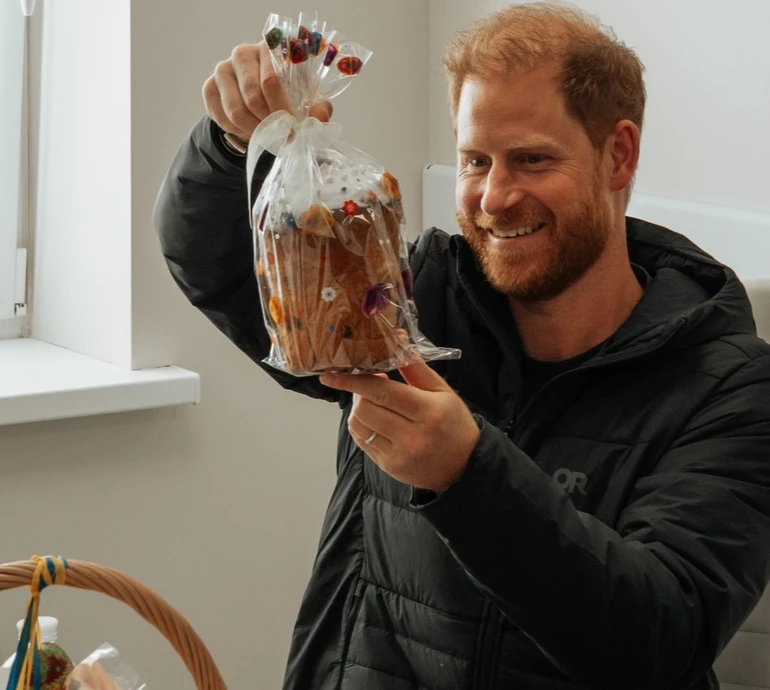 Тато привіз з України: Маркл показала, як їхні з принцом Гаррі діти ласують паскою