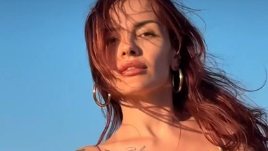 MamaRika у Єгипті зустріла 36-річчя танцями в романтичній сукні та показала щемливе вітання від чоловіка