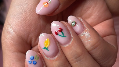 Фрукти, морозиво та желе: найсмачніші варіанти манікюру на літо 2025. Фото