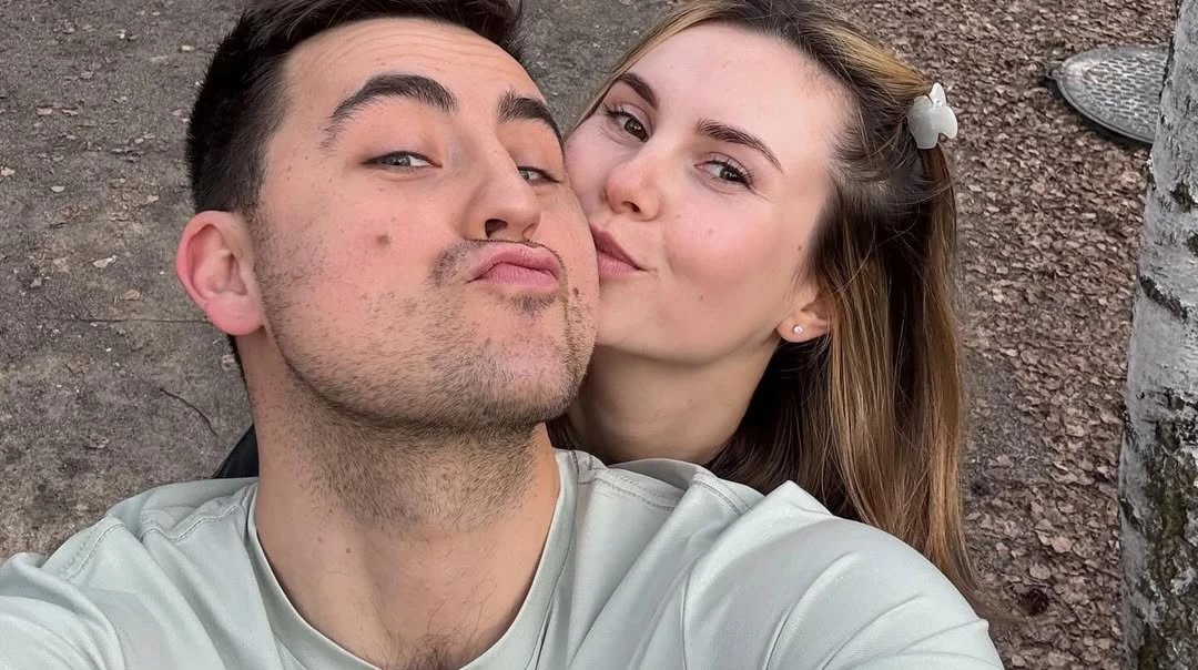 Максимально безкінечно: Константиновський показав кумедні селфі з коханою та песиком у 3-тю річницю стосунків