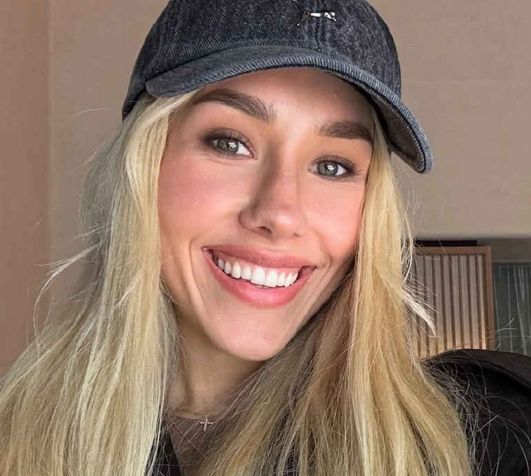 Квіткова у пухнастих гольфах і міні вдала з себе tokyo girl на вулицях Японії