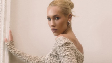 Новий роман? Квіткову і динамівця Бражка підловили на романтичному моменті. Відео