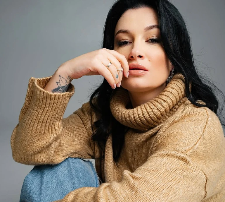 Дають мені крила: Приходько показала рідкісне фото з трьома дітьми і розказала, чого вони її вчать