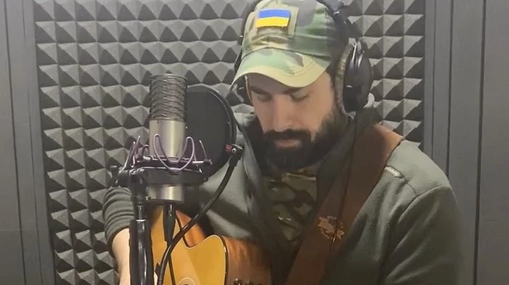 Я тебе люблю: Аксельрод повідомив про смерть мами і поділився фото її в юності