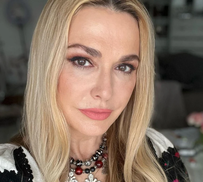 57-річна Сумська показалася до та після макіяжу, який зробила власноруч. ФОТО