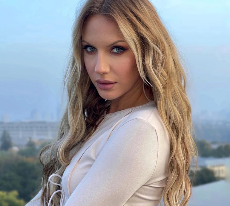 Роксолеся Нікітюк здивувала новими кольорами волосся