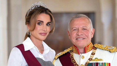 Ти для нас - весь світ: королева Ранія у жовто-золотому аутфіті привітала чоловіка з 63-річчям