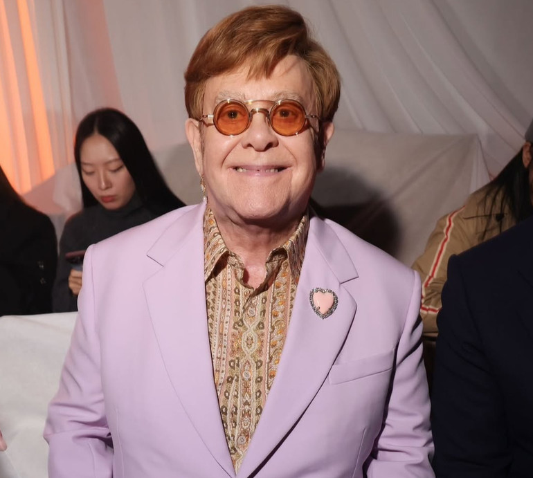 Сини Елтона Джона здійснили рідкісну появу на публіці з обома татусями. Фото, відео