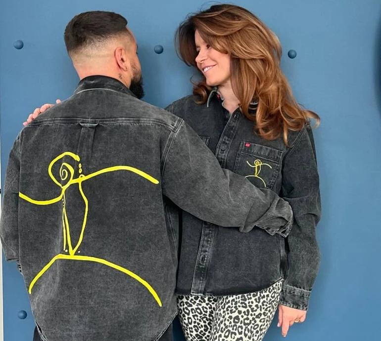 Монатік із 6-місячним сином на руках показався на милому фото