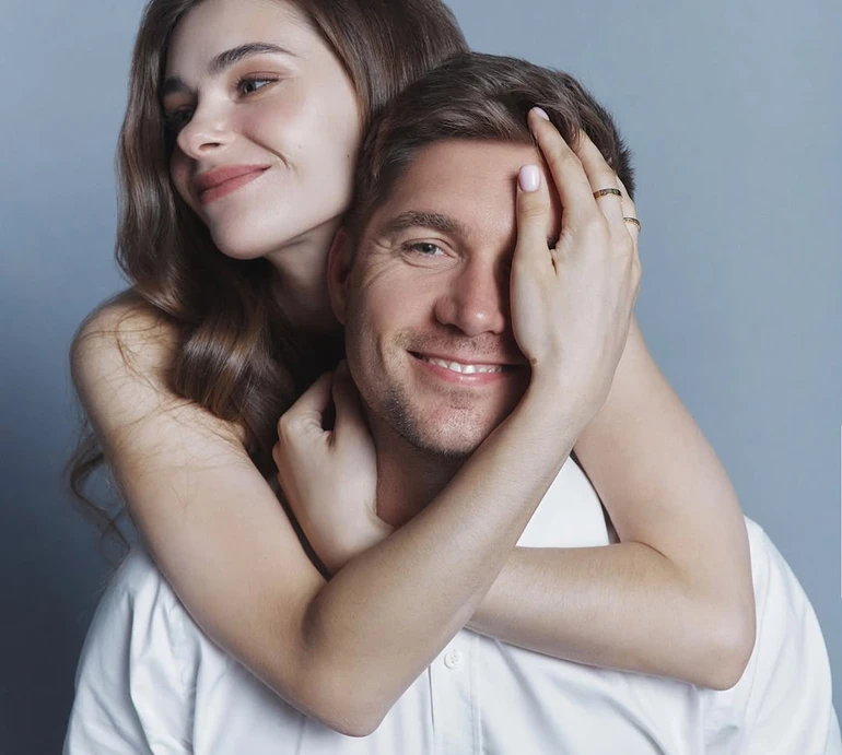 Остапчук похвалилася брендовою обручкою та повідомила, яку пропозицію зробив їй чоловік