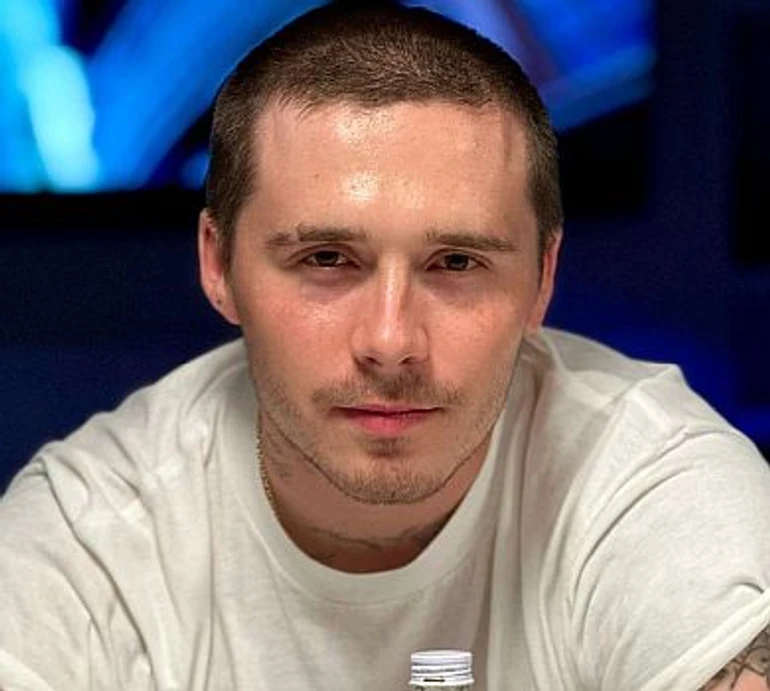 Хто це наробив: Селена Гомес показала авторок нової стрижки Бекхема. ВІДЕО