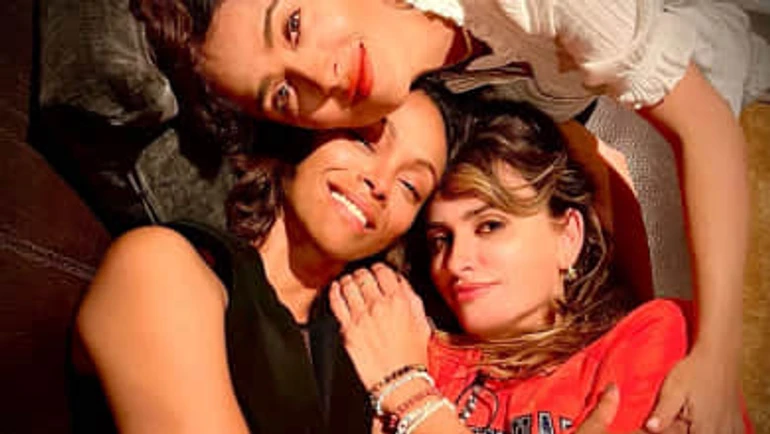 Подружки Хаєк, Крус та Салдана утворили коло любові для селфі