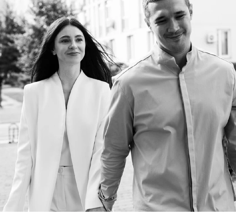 Впевнено рухаємося вперед: Федоров привітав дружину з річницею шлюбу зізнанням у коханні та романтичними ФОТО