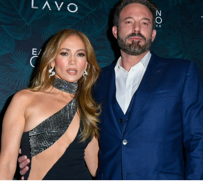 Лопес із голим стегном, Аффлек у стриманому костюмі: пара вразила образами на турнірі з покеру. ФОТО