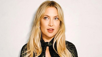 Хадсон у жовтій смужці на грудях показала, як минув її день народження з нареченим та дітьми. Фото