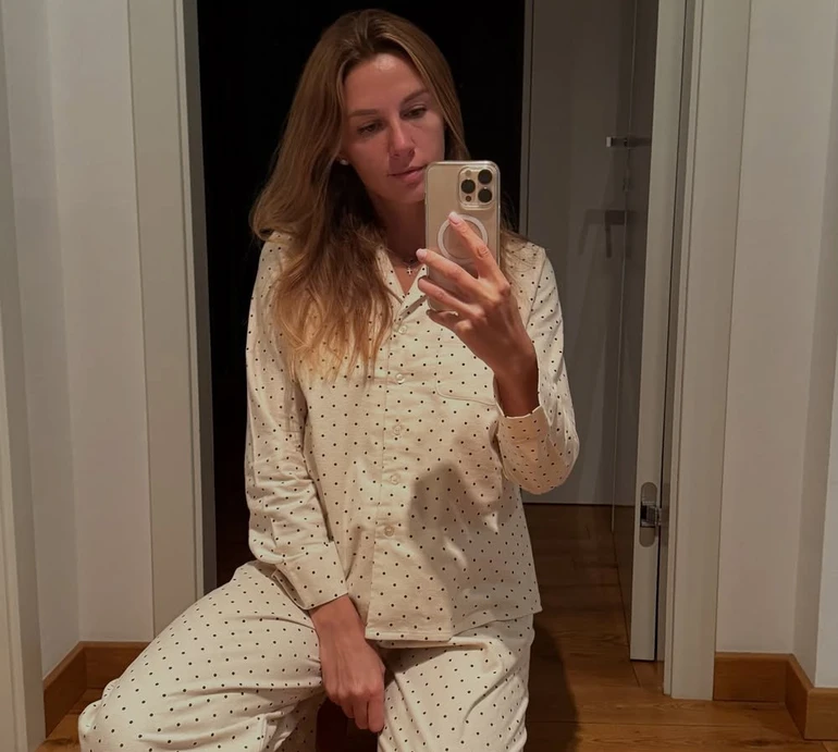 Селфі в піжамах і кумедні гримаси: дружина Решетніка показала, як намагалася вкласти трьох синів спати