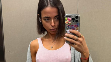 Морозюк у Карпатах наробила спокусливих фото в купальнику з акцентом на бюст і прес