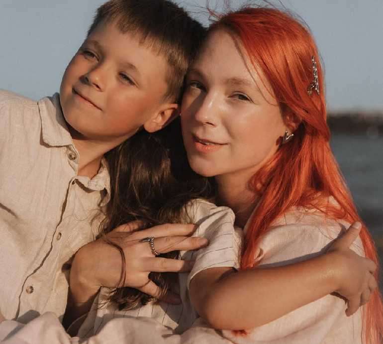 Тарабарова з дітьми і чоловіком на тлі моря і пальм показала своє щасливе і тривожне літо