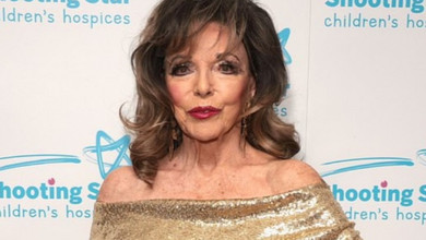 92-річна Джоан Коллінз у золотій сукні та з келихом оголила стегно на благодійному заході в Лондоні