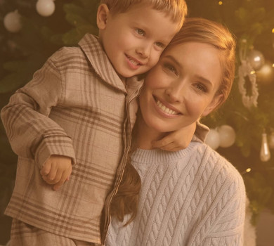 Любимо цей ранок: Осадча з чоловіком та двома синами показалися під ялинкою з купою подарунків на Миколая