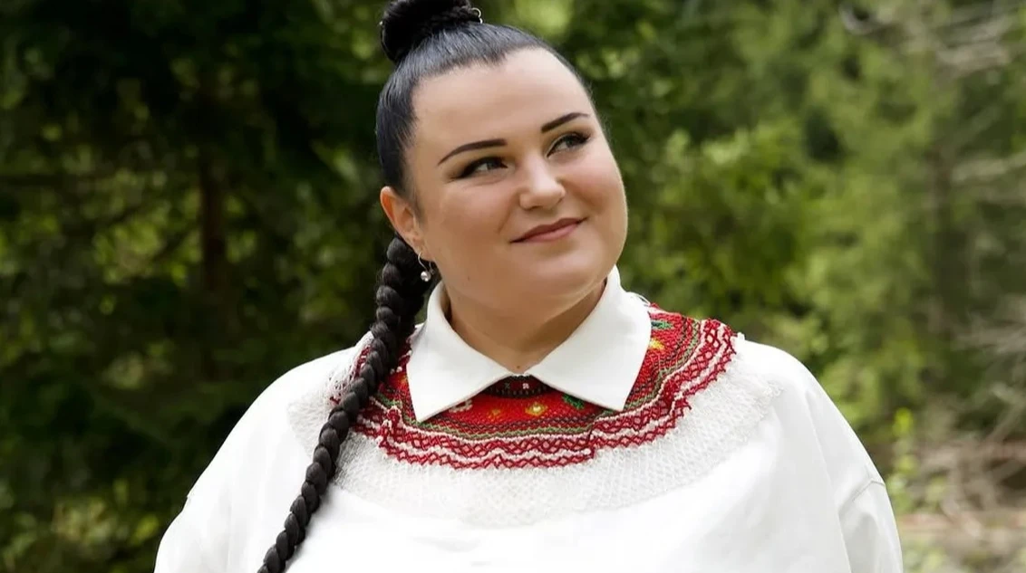 Неочікуване перетворення: alyona alyona в образі епатажної білявки порівняли з Пінк та Мадонною. Відео