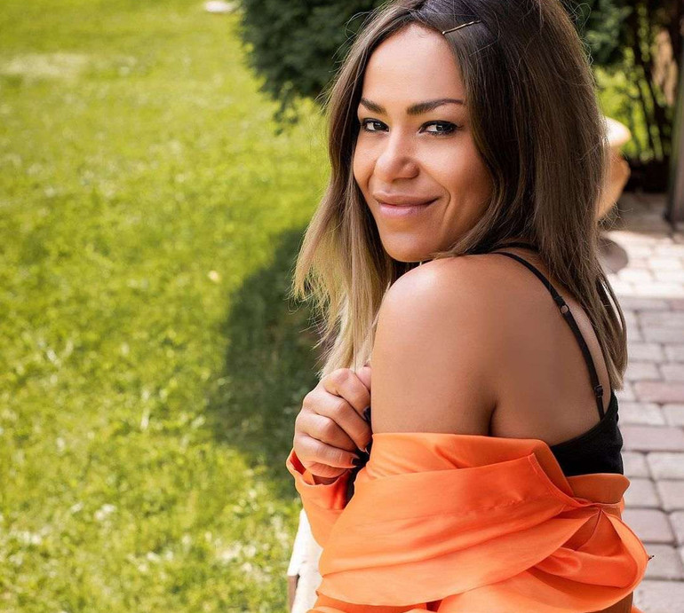 Знову мріє зустріти своє кохання: Гайтана оголосила про пошук дружини-українки для свого тата в Конго