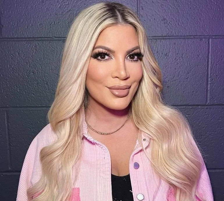 Крінж: 50-річна Спеллінг спантеличила підписників тверком на дитячій баскетбольній грі. Відео