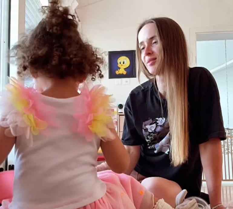 Світоліна замилувала іграшковим чаюванням із 2,5-річною донею. Відео