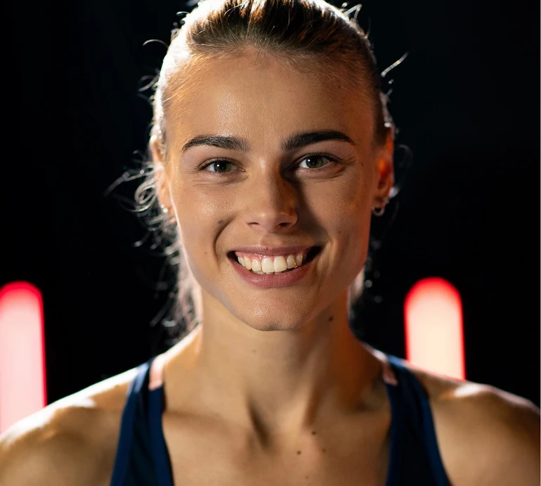 90% життя кросівки і штани: Левченко в ефектному чорному луці показала іншу себе