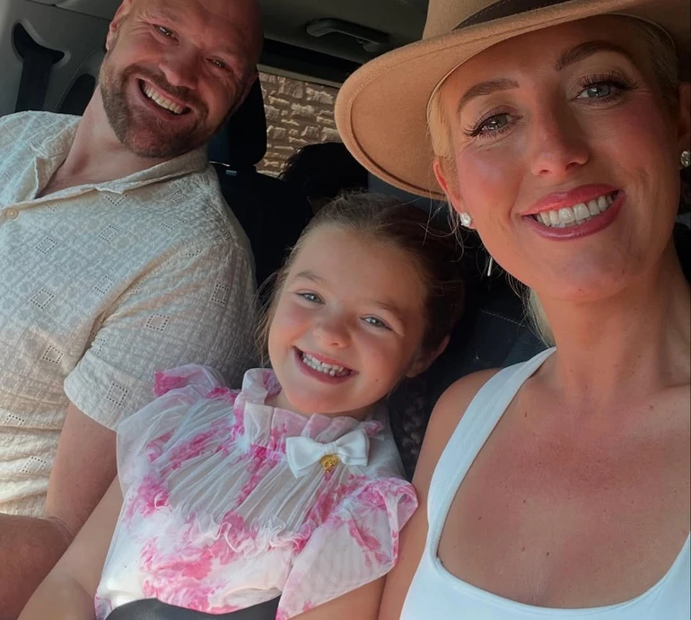 Супержінка: Періс Ф'юрі вразила підписників вечірньою рутиною мами 7 дітей. Відео