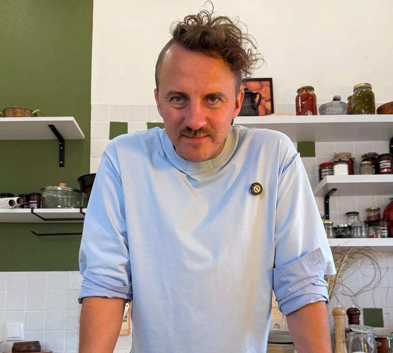 Кохаю: дівчина Клопотенка тепло привітала його з 39-річчям