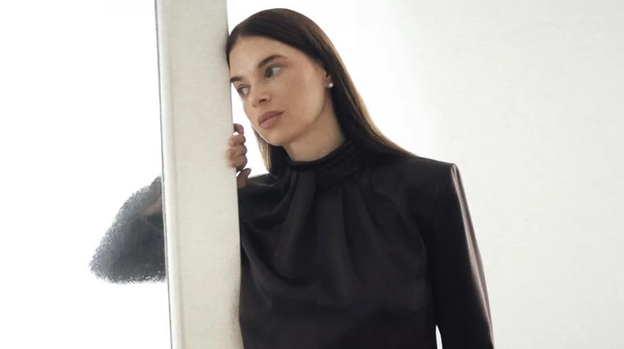 Ви головні герої: Усик замріяно попозувала коло вінтажного піаніно та звернулася до жінок у їхній день