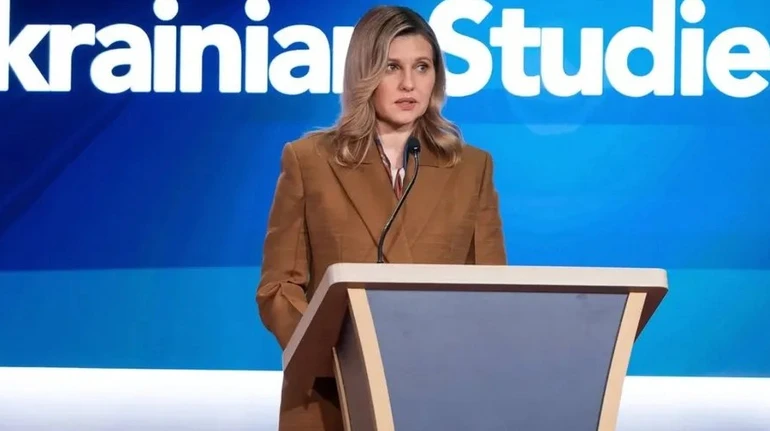 Зеленська у коричнево-карамельній двійці та сережках за понад 100 тисяч виступила на саміті в США. Фото