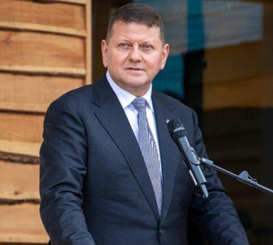 Залужний з ошатною дружиною навідали врятованих українських левів у Британії. Фото