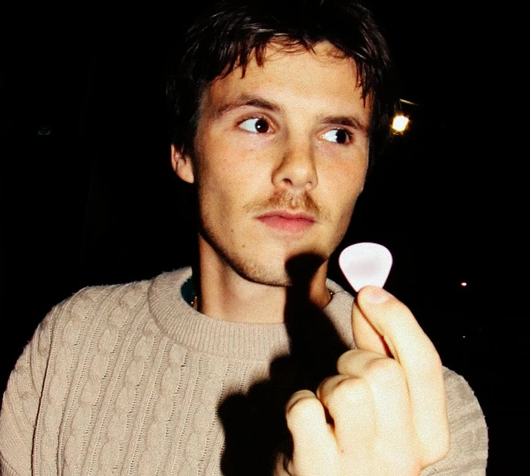 Сльози радості та гордості: Бекхеми похвалилися виступом 20-річного сина-музиканта. Відео