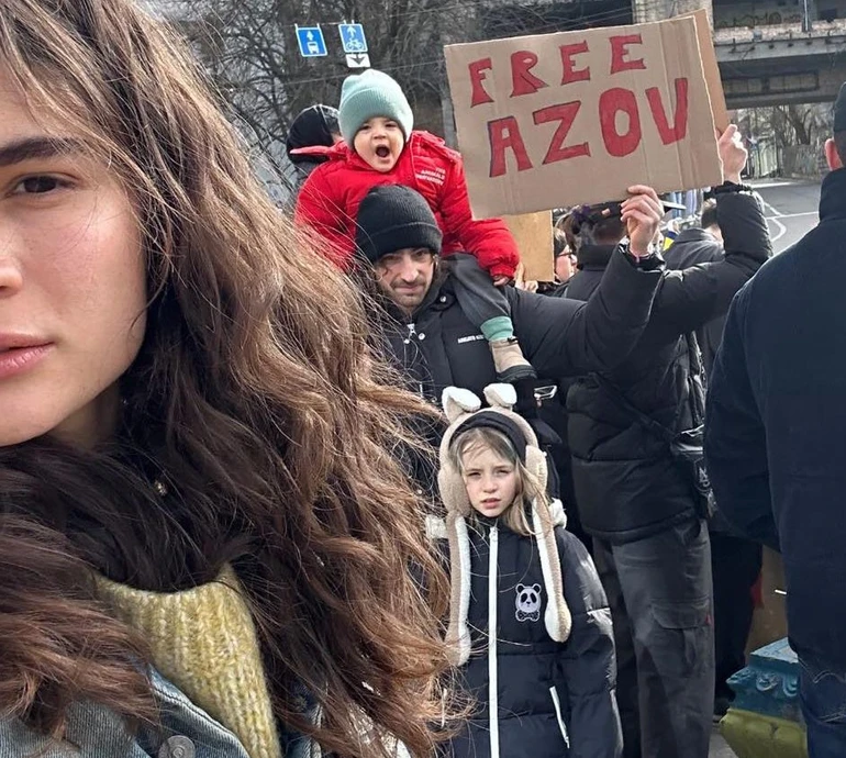 Лачен, Байдак та Дантес із Кацуріною долучилися до мітингу на підтримку захисників Маріуполя. Фото