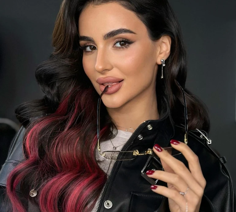 Я просто хотіла заспівати: Трінчер показала, як її обплював верблюд. Епічне відео