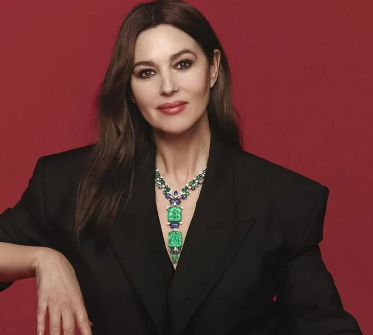 60-річна Белуччі у купальнику прикрасила обкладинку модного глянцю. Фото