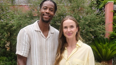 Світоліна з чоловіком та їхнім песиком попозували для реклами. Фото