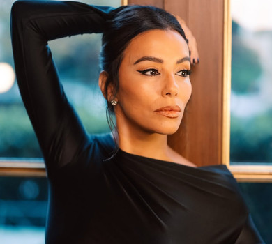 Лонгорія в обтислому максі від найкращої подружки попозувала у вишуканому інтер'єрі. Фото