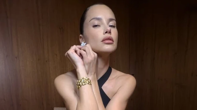 44-річна Адріана Ліма на лютневих рандомах показалася в самому рушнику та без мейкапу