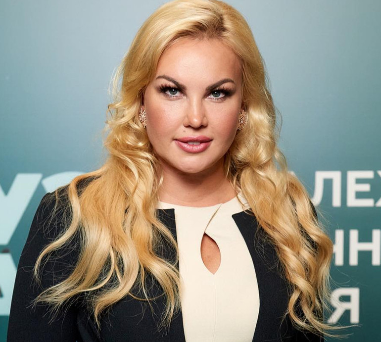 Сумую: Камалія пожалілася на розлуку з дочками і показала тепле фото з ними