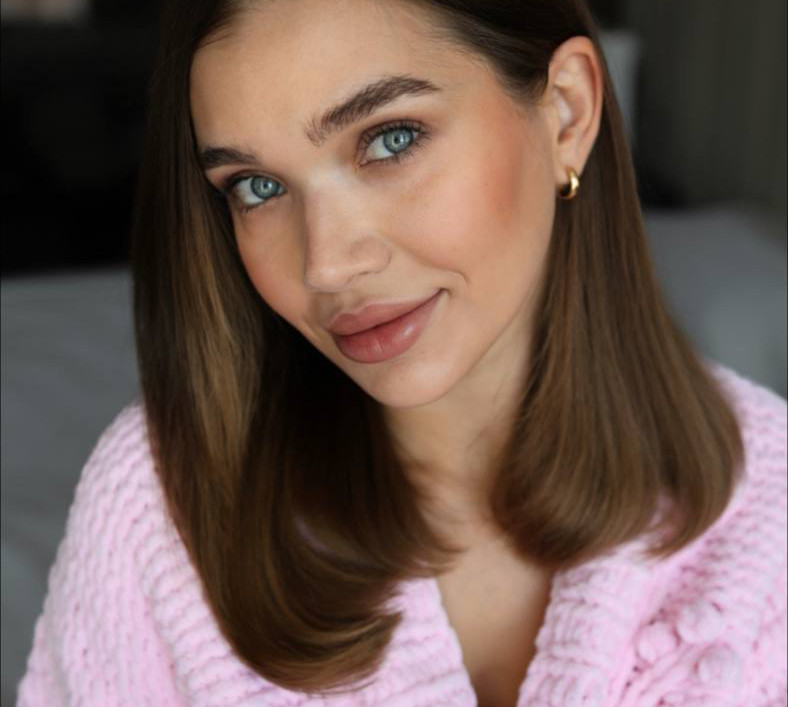 Не личить бути худорлявою: Саша Бо у спідньому показала прес крупним планом і розказала, що планує набрати об'єм