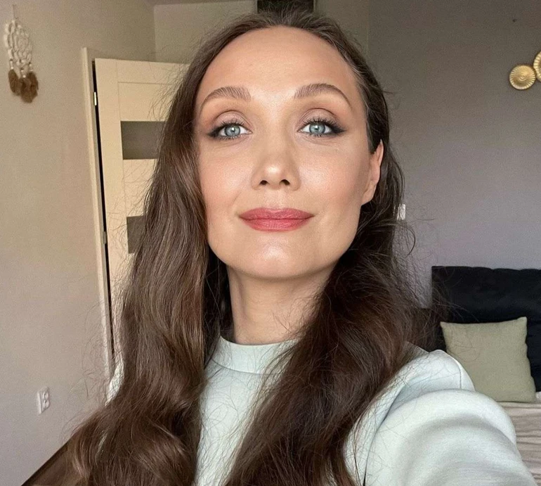 Моя 46 весна: Євгенія Власова в свій день народження показалася на тлі цвіту сакури