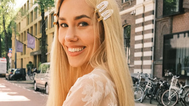 Квіткова у напівпрозорому луці від Сільченко ефектно попозувала в Амстердамі. Фото