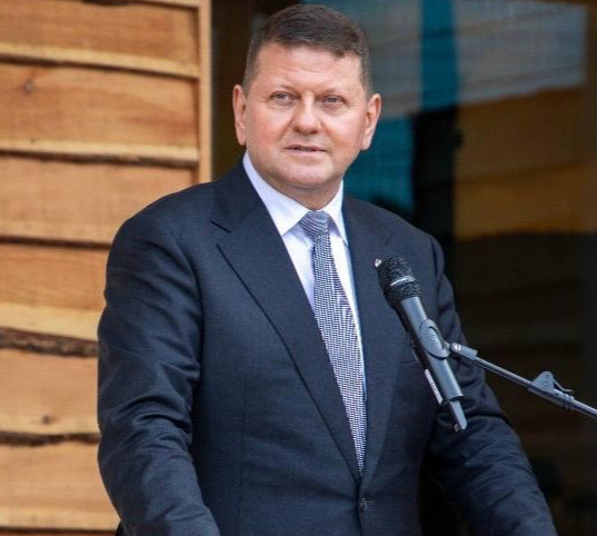 Залужний в ошатному костюмі попозував для Vogue. Фото